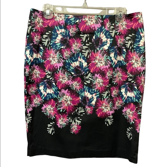 Elle Dresses & Skirts - 𝅺print multi tapered to black pencil skirt, zip back, size 10 by ELLE. NWT